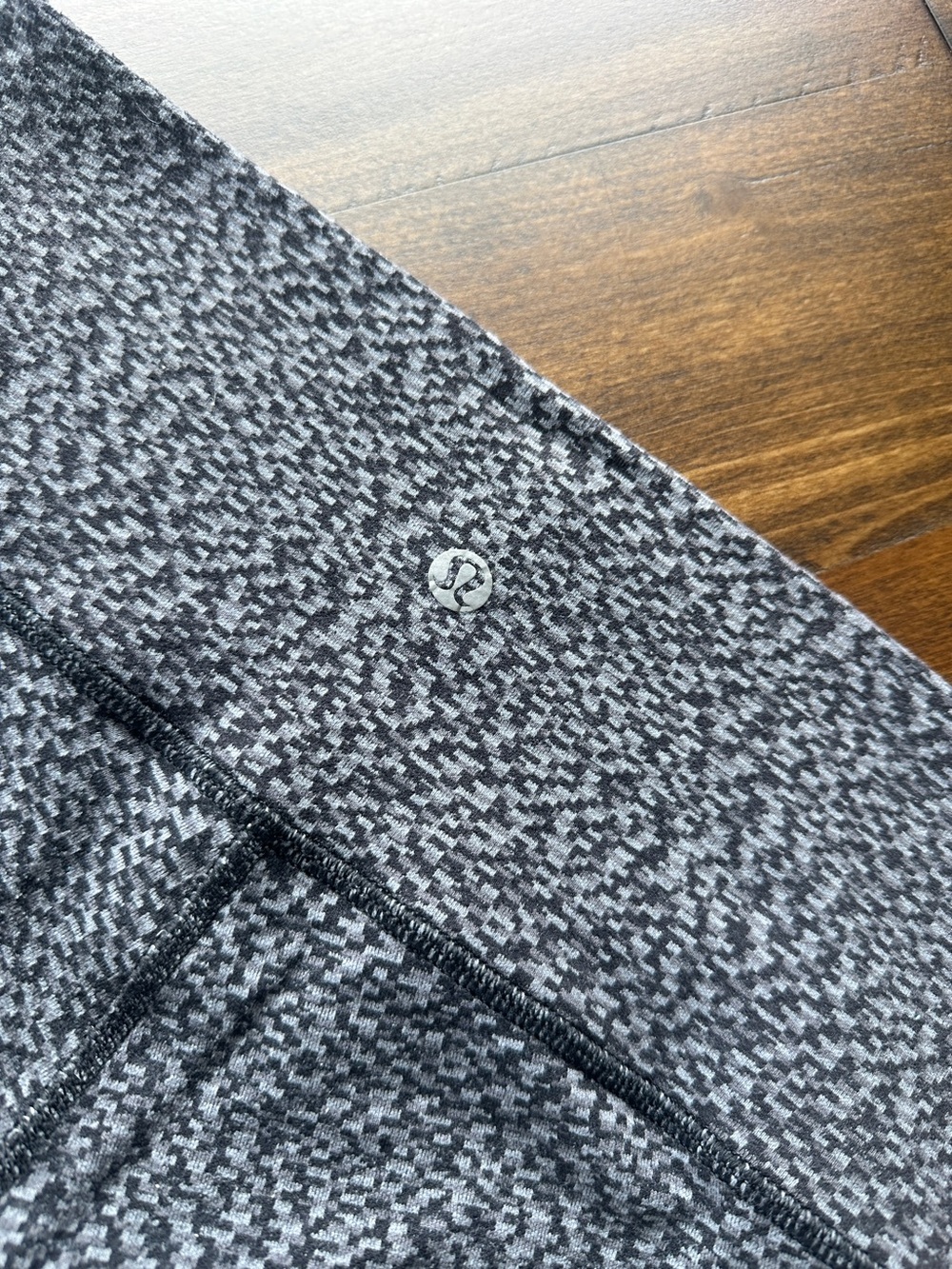 Lululemon Women’s High-Rise Leggings Grey Black Print Size 4 - Picture 6 of 7